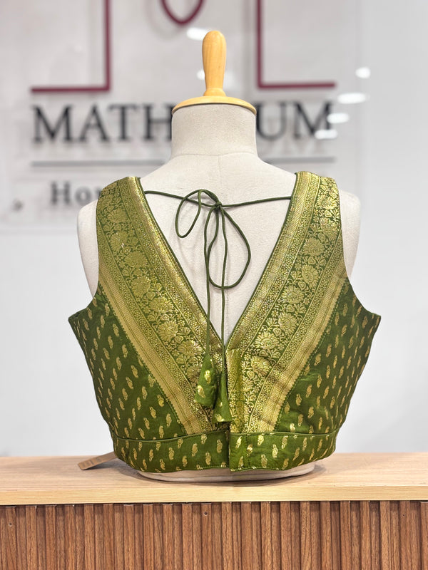 Kundhavai - Mehendi Green Blouse (Attachable Sleeves)