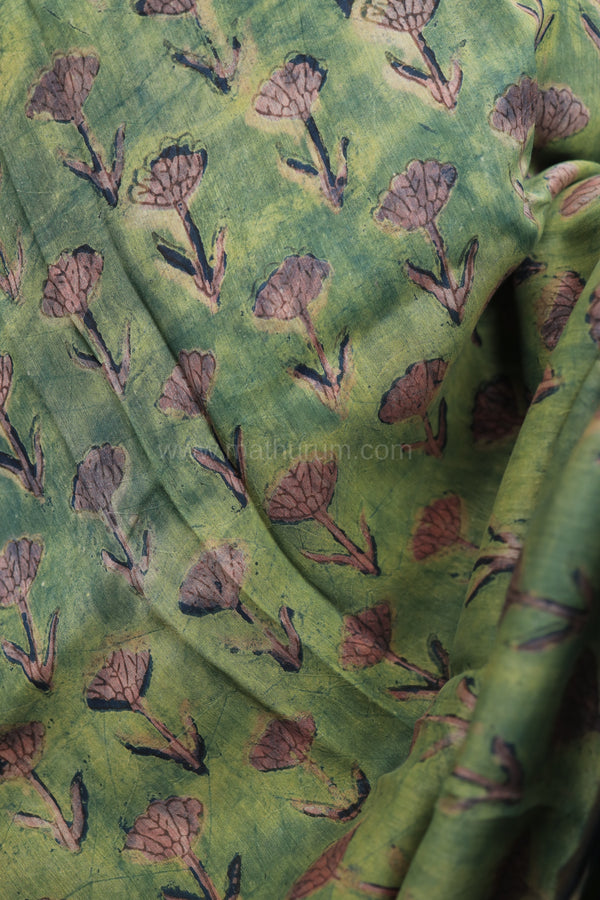 Kesariya- Green Floral Maheshwari Silk- Cotton Saree