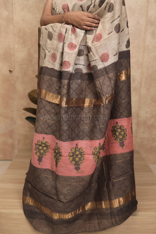 Kesariya- Grey Maheshwari Silk- Cotton Saree