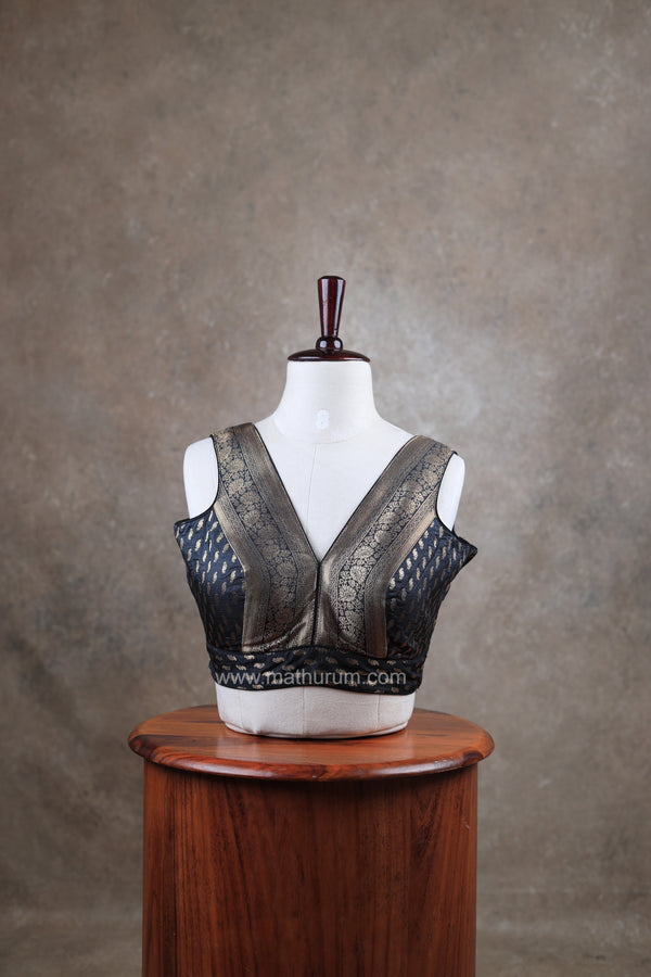 Kundhavai - Black Blouse (Attachable Sleeves)