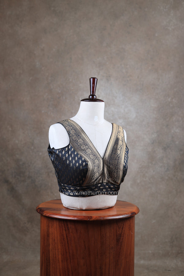 Kundhavai - Black Blouse (Attachable Sleeves)