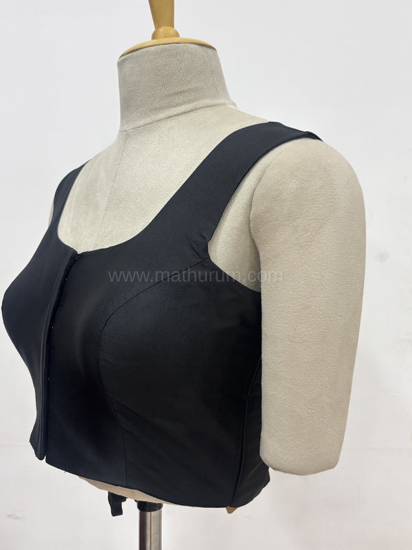 Sakki- Black Blouse (Attachable Sleeves)