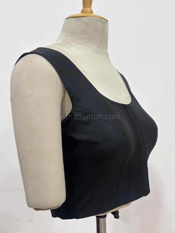 Sakki- Black Blouse (Attachable Sleeves)