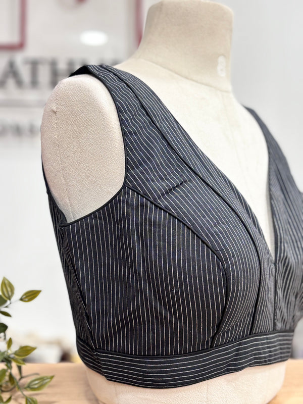 Daisy - Black Sleeveless Blouse
