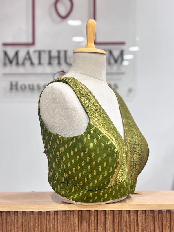 Kundhavai - Mehendi Green Blouse (Attachable Sleeves)