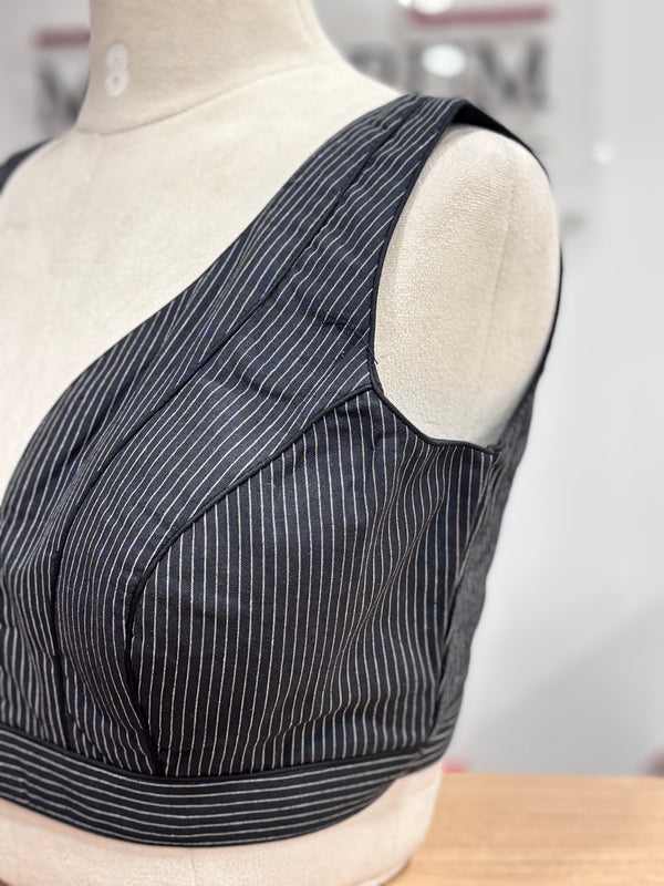Daisy - Black Sleeveless Blouse