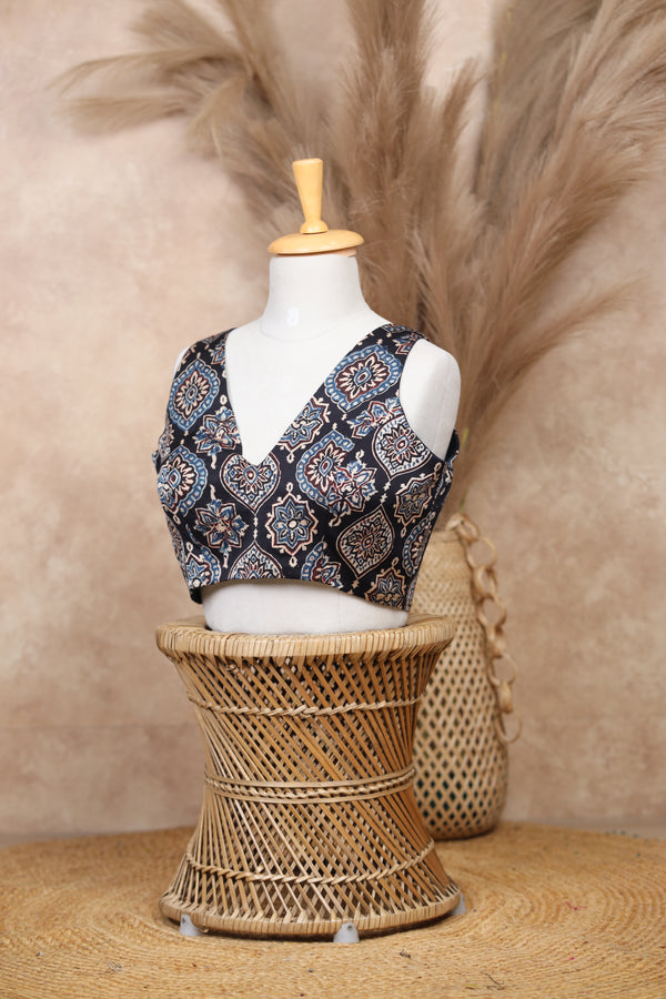 Terra- Black Sleeveless Blouse