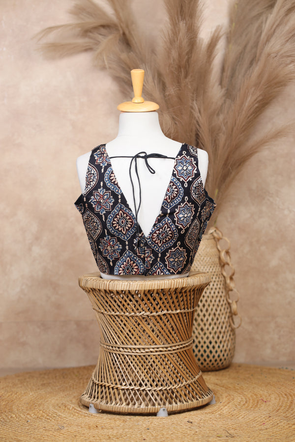 Terra- Black Sleeveless Blouse