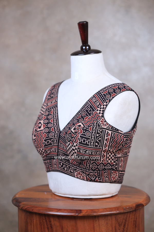 Jiya- Black Blouse (Attachable Sleeves)