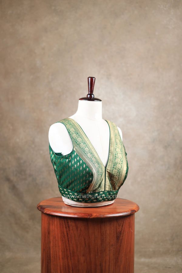 Kundhavai - Dark Green Blouse (Attachable Sleeves)