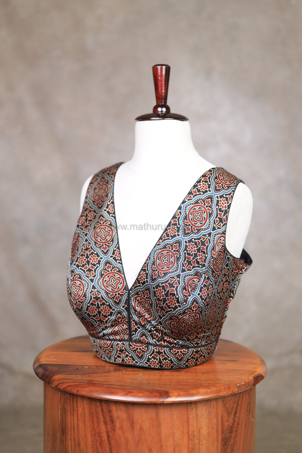 Ava- New Black Blouse (Attachable Sleeves)