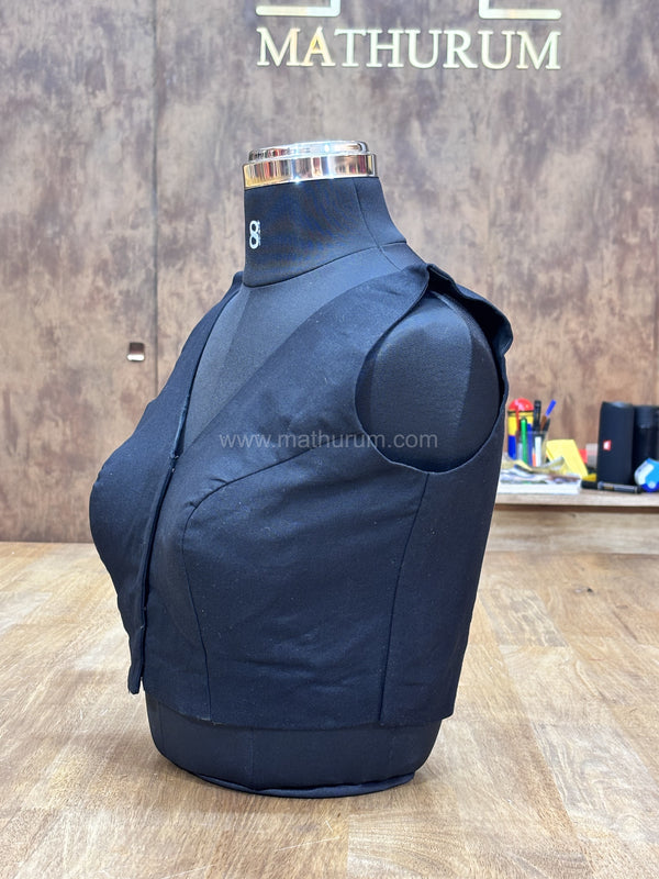 Kiara - Black Blouse (Attachable Sleeves)