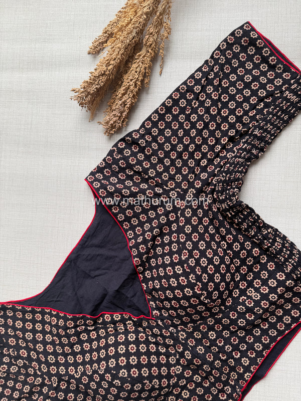 Daily Flex- Black Star Strechable Blouse